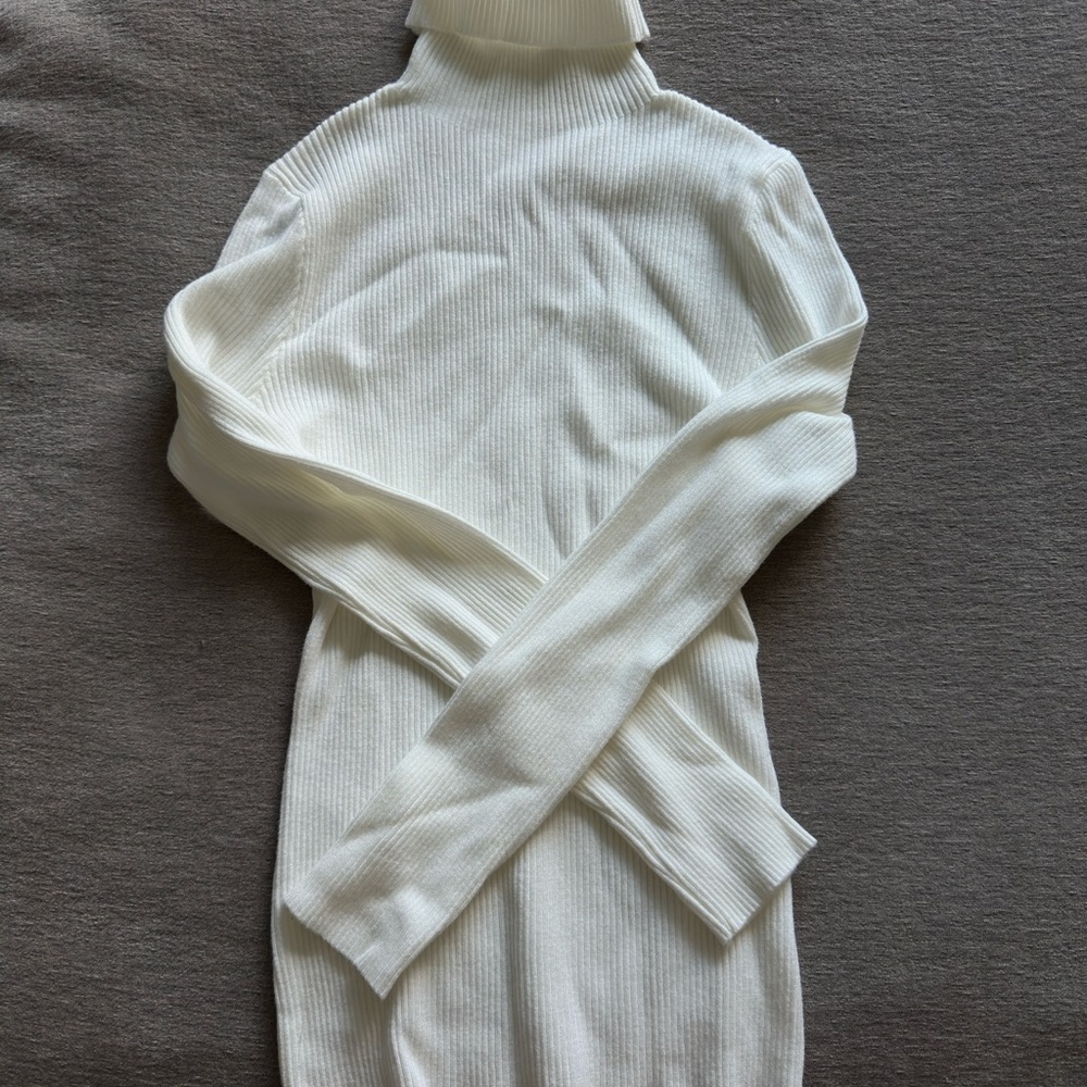 SHEIN Cream and Tan Turtle Necks 2 pack